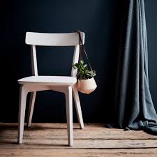 Achetez chaises design de grandes marques pour votre intérieur livraison gratuite ! Chaise En Bois Blanc Nougat Suzie Chaise En 2021 Chaises Bois Bois Vert Bois Bleu