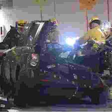 Resultado de imagem para fotos carro do acidente do ex-jogador da NBA Rasual Butler