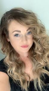 Ashley Rettig's Instagram, Twitter & Facebook