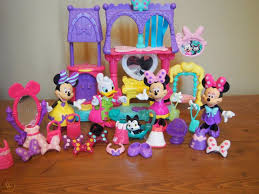 Er verrutscht nicht und meine tochter findet ihn auch schon interessant kann ich weiter empfehlen. Spielzeug Minnie Mouse Bowtique Dress Up Snap On Doll Only 1 Co