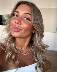 BELLA HELLSVIKEN (@bellahellsviken) • Instagram photos and videos