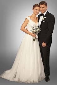 Temperance Brennan And Seeley Booth On Their Wedding Day Emily Deschanel David Boreanaz Love T Tv Weddings Romona Keveza Wedding Dresses The Woman In White