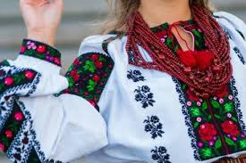 Вона використовується і як святковий одяг, і як сорочка на кожен день. Yak Pidibrati Ukrayinsku Vishivanku