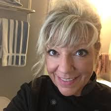 Laura Devries's Instagram, Twitter & Facebook