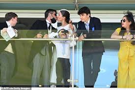 The two day affair, which attracts royalty, celebrities and horse racing aficionados. Ngamhxahm2yaom