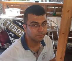 Denize giren 25 yaşındaki dalış eğitmeni boğularak hayatını kaybetti!  Bursa'nın Gemlik ilçesine bağlı Kumla Mahallesi'nde denize dalış yapan 25  yaşındaki dalış eğitmeni genç adam suda boğulması sonucu kaldırıldığı  hastanede hayatını kaybetti. Olay,