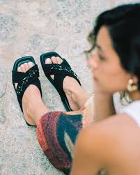 Črtaste srajce so vsestranski kosi oblačila v moški garderobi, še posebej  za v pisarno. Pripravi se na novo službeno sezono z Gomez ponudbo. Našel  boš široko izbiro črtastih srajc, pa tudi elegantne,