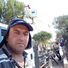 نعمل_لخدمتكم ضمن خطة البلدية التطويرية لحل مشاكل الكهرباء جانب من اعمال قسم  الكهرباء والانتهاء من مد كوابل جديدة بطول 500 متر لحل مشاكل الكهرباء في  منطقة الخربة ومنطقة سكن آل الوعل .