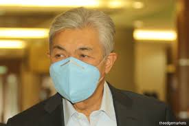 Ahmad zahid hamidi (born 4 january 1953) is a malaysian politician who has been deputy prime minister of malaysia since 2015 in the barisan nasional coalition government of prime minister najib razak. Money Changer Tasked By Zahid To Convert Millions In Cash Into Cheques To Deposit Into Foundation The Edge Markets