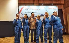 Jika seorang guru mengajarkan materinya kepada. Honeywell Indonesia Gaji