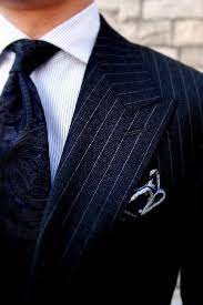 Puedes combinar tus pantalones azul marino con cualquier tono de azul cobalto para un look el azul marino y el burdeos son una combinación sofisticada y formal, perfecta para trajes de invierno si te preguntas qué usar con un pantalón azul marino, las rayas son una opción superior perfecta y. Traje Azul Marino Rayas Traje Azul Traje Azul Marino Traje Azul Marino Hombre