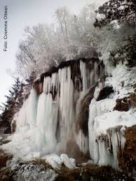 Cascada topliţa îşi schimbă culoarea datorită depunerilor de travertin. Un Obiectiv Turistic Unic In Å£ara NoastrÄƒ Cascada Cu ApÄƒ TermalÄƒ Din TopliÅ£a Mesagerul De Covasna