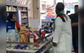 Viral video drive thru indomaret, ini kata manajemen. Viral Massa Geruduk Kasir Indomaret Karena Dikasih Sumbangan Rp1 000 Okezone Nasional