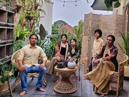 Wulan guritno masih cantik aja walaupun sudah berumur. 7 Facts About Wulan Guritno Adilla Dimitri S Marriage That Threatened Divorce Archyde