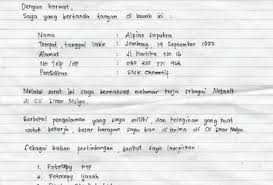 Jangan khawatir kamu bisa melihat contoh dan struktur penulisannya pada surat lamaran kerja yang ditulis dengan tangan haruslah dibuat dengan rapi. Contoh Surat Lamaran Kerja Tulis Tangan Yang Baik Dan Benar Seruni Id