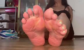 ReynaLorenaaa aka Reynalorenaaa OnlyFans - 5 min Soles JOI - Fetish-themed  Porn video available for online streaming on x-fetish.tube