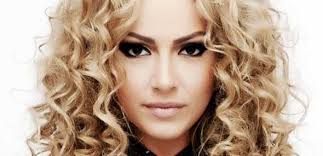 Hadise's parents emigrated to belgium from sivas, turkey. Hadise Vaybee De Turkische Nachrichten