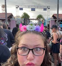 Facebook not scrolling pages, experiencing glitches