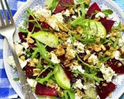 Recette De Salade De Pommes Betteraves Feta Et Noisettes Recette Recette Salade Salade Pomme Recettes De Cuisine