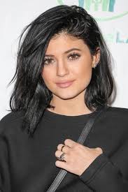 Kylie jenner took out her hair extensions and now she looks so '90s. 10 Kylie Jenner Instagram Looks That Will Make You Want A Makeover Dark Hair Short Hair Styles Long Bob Haircuts