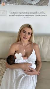 Wersow wraca do pracy po ciąży. Zabrała córkę na sesję zdjęciową.  Najsłodsze, co dziś zobaczycie - Plotek