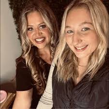 Amanda Poling's Instagram, Twitter & Facebook