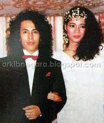 4 tahun menjalani kehidupan suami isteri namun berakhir dengan penceraian. Dari Pramugari Sampai Ratu Cantik 3 Bekas Isteri Amy Search Yang Ramai Tak Tahu Soya Lemon