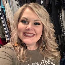 Elizabeth Van Ness (@elizabethvan87)