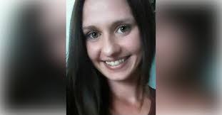 Sarah Houser's Instagram, Twitter & Facebook