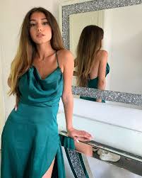 نارين عم تقلد شيرين بالملابس مين حضر الفديو Fashion Fashion Sketches Red Formal Dress