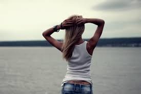 Vreau si eu niste poze cu fete brunete dar sa fie cu spatele mersi. Indiferenta Andreea Cristina