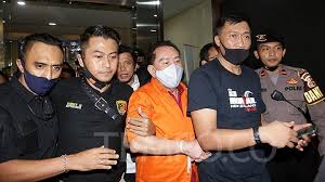 Melenggangnya djoko tjandra dengan leluasa memperlihatkan para perampok negara ini ulah buronan kasus pengalihan hutang (cessie) bank bali, djoko tjandra, membuat heboh tak terkecuali. Lintas Negara Ini Gurita Bisnis Sang Joker Djoko Tjandra Bisnis Tempo Co