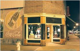Fender Window Display In Tupelo Ms Window Display Tupelo Windows