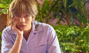 How look cute taehyung with blank face. Bts V Is This Year S Most Handsome Man In The World According To Famous Star 101