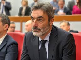 La donna espelle il feto nel bagno di casa e tira lo sciacquone”, bufera su  Bocchi (Fdi)