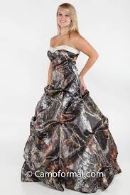 Pin By Dorinda Miles On Wedding Dresses How Did Wiss Miss This Camo Wedding Dresses Camo Wedding Dress Camouflage Wedding Dresses