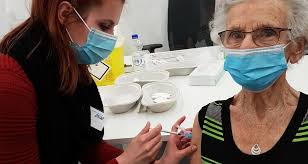 Geen vaccinatie als u niet aan de beurt bent. Mensen Geboren In Of Voor 1951 Kunnen Online Afspraak Maken Voor Vaccinatie Ggd Zaanstreek Waterland