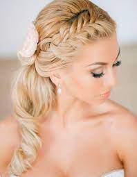 Pin Von Nicole Trampel Auf Frisuren Langhaarfrisuren Frisuren Lange Haare Abendkleid Brautfrisur
