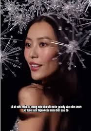 Liu Wen Tỏa Sáng Tại Victoria's Secret Fashion Show 2025