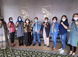 Hari raya paskah disebut juga dengan hari wafat isa almasih di indonesia. Sa6 La1c2hccfm