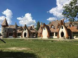Inspirat din poveştile fraţilor grimm, un român a construit un castel din lut în valea zânelor din transilvania. Castelul De Lut Valea Zanelor Porumbacu De Sus 2021 All You Need To Know Before You Go With Photos Tripadvisor