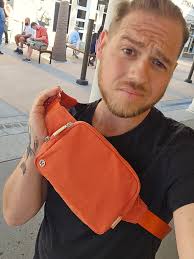 Hi all! I'm looking for a roommate for a 2-bed 1bath apartment in the North  Fremont area! W/d in unit. Right near the 5, E Line, 44, and 62 bus.  Looking for