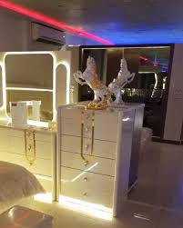 غرفة نوم جديدة بتصميم مميز بخزانة ملابس ريجنسي هوم للأثاث