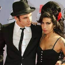 Последние твиты от amy winehouse (@amywinehouse). Ex Mann Von Amy Winehouse Kussen Konnt Sie Nicht Alleine Der Spiegel