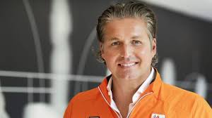 Maaliskuuta 1978 maastricht) on alankomaalainen uimari ja kolminkertainen olympiavoittaja.hän on entinen 100 metrin vapaauinnin maailmanennätyksen haltija (47,84 s). Van Den Hoogenband In Hitte Van Tokio We Moeten Het Ermee Doen Nos