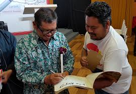 محمد نور خالد), more commonly known as lat, (born 5 march 1951) is a malaysian cartoonist. Lat Drawing On The Malaysian Spirit Life Malay Mail