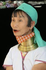 Legend has it that they are worn to protect against tiger bites. Mywort Kayan Lahwi Frau Vom Volk Der Padaung Myanmar