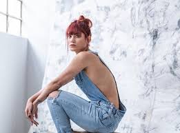 Σύμφωνο συμβίωσης υπέγραψαν ο νίκος μουτσινάς και η μαίρη συνατσάκη, μετά από χρόνια φιλίας που συνδέει τους δύο παρουσιαστές. Mairh Synatsakh Dhmosieyse Fwtografia Me Tis Ateleies Toy Swmatos Ths Kai Stelnei To Diko Ths Mhnyma Eikona Thecaller Gr