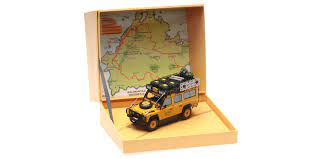 10 cm ) aus metall. Land Rover Defender 110 Camel Trophy Dirty Version Almost Real Alm410305 Miniatures Minichamps