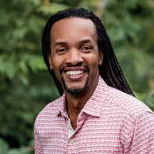 I hate "advice". I prefer examples. Advice comes with the weight of the  lived experiences of the person who is giving it. 👎🏼 The chances they  took and got burned by. 👍🏼